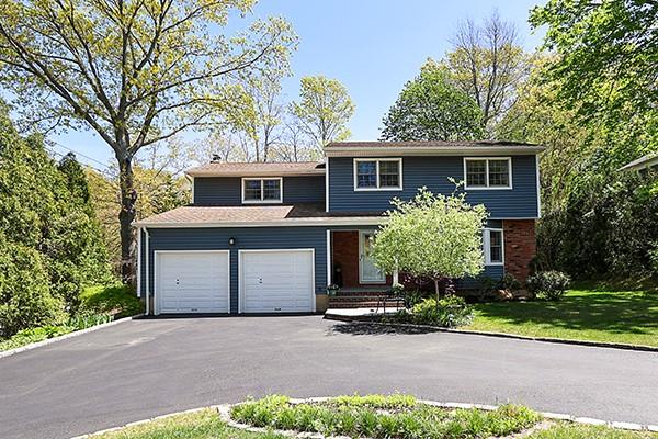 40 Winthrop Drive, Woodbury, New York image 3