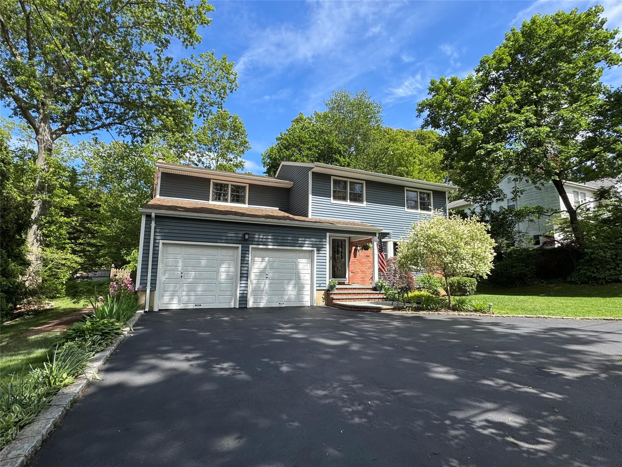40 Winthrop Drive, Woodbury, New York image 2