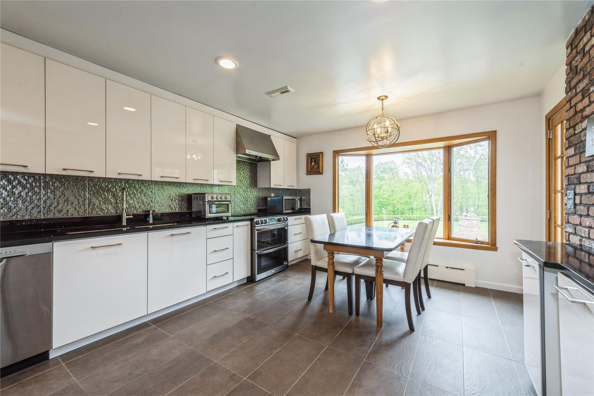 3 Lori Ct, Woodbury, New York image 8