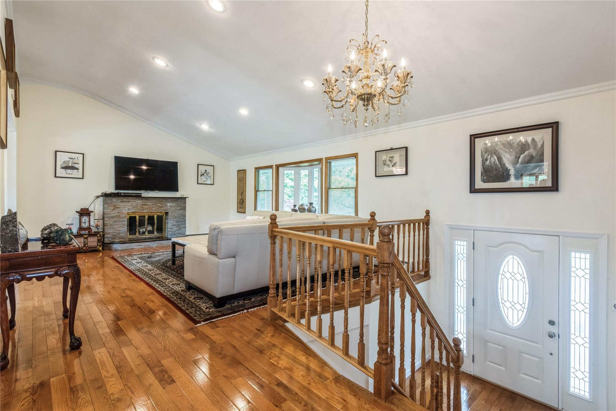 3 Lori Ct, Woodbury, New York image 3