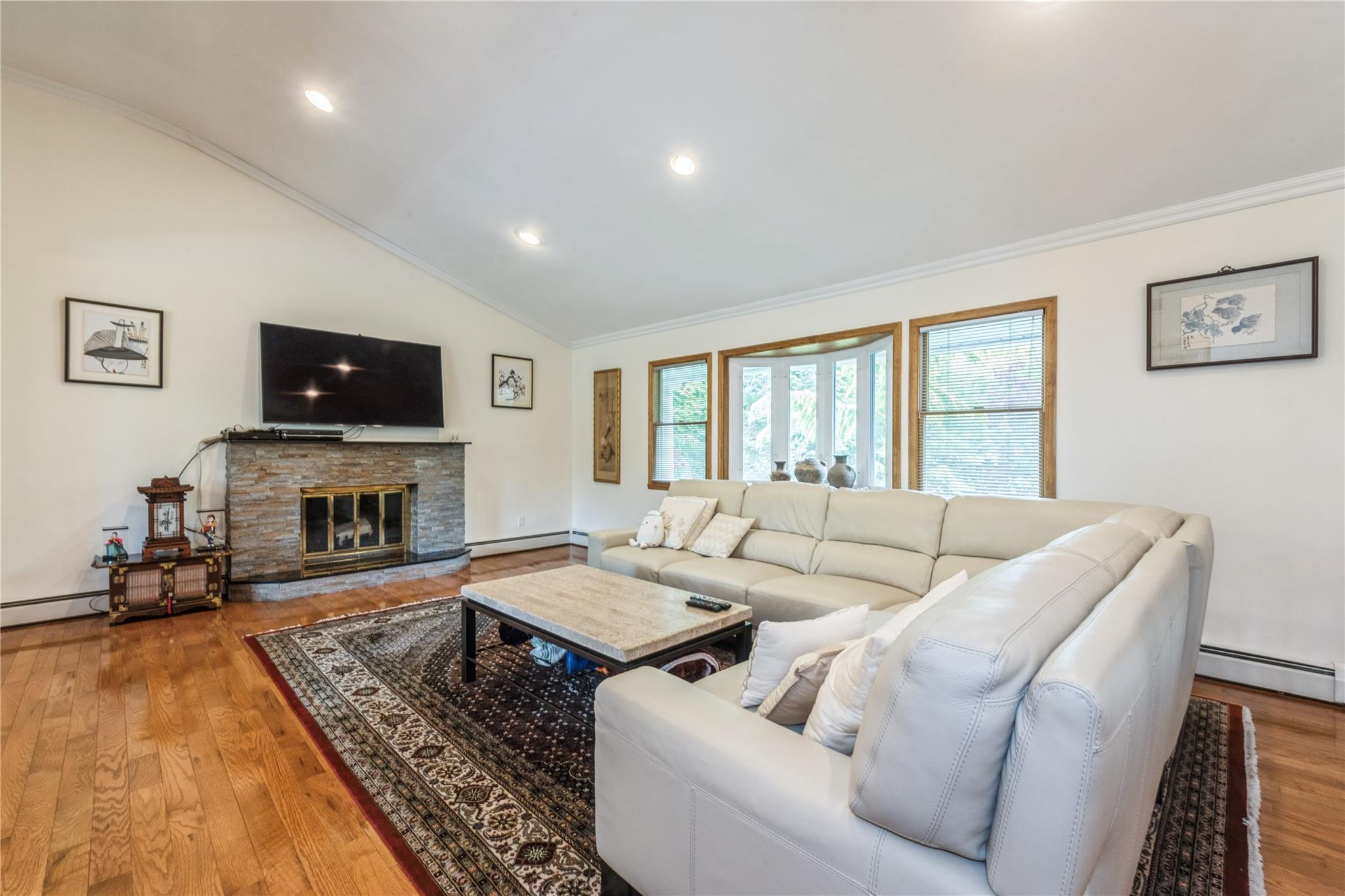 3 Lori Ct, Woodbury, New York image 4