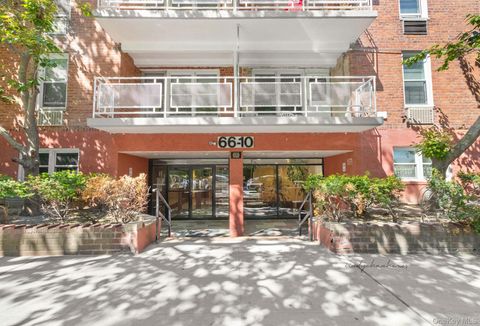 Homes For Sale - 66-10 Thornton Place #2E<br/> Rego Park, NY 11374