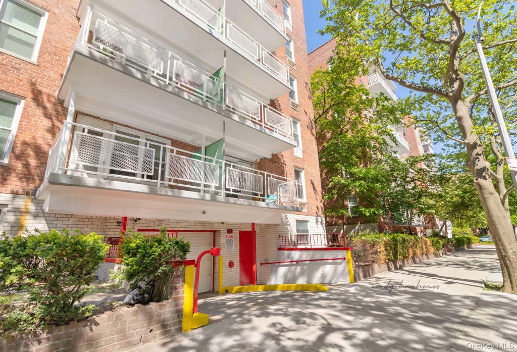 Photo of 66-10 Thornton Place #2E, Rego Park, NY 11374 (MLS # 1012982)