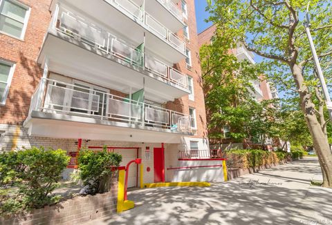 Homes For Sale - 66-10 Thornton Place #2E<br/> Rego Park, NY 11374