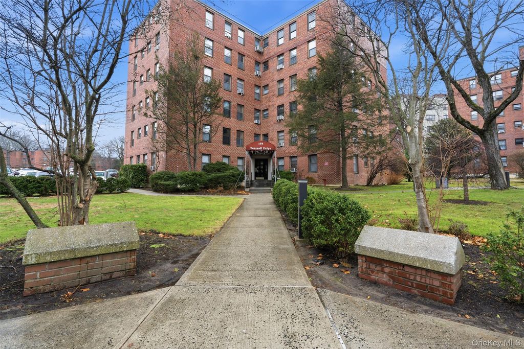 Photo of 154 Pearsall Dr #1E, Mount Vernon, NY 10552 (MLS # 950922)