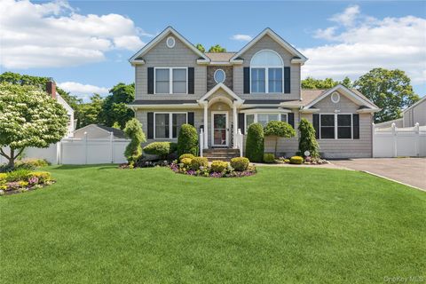 Photo of 11 Barbara Road, Lake Ronkonkoma, NY 11779 (MLS # 1020243)