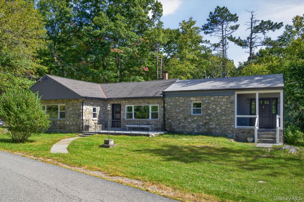 Photo of 517 E Mountain Road N, Cold Spring, NY 10516 (MLS # 1056696)