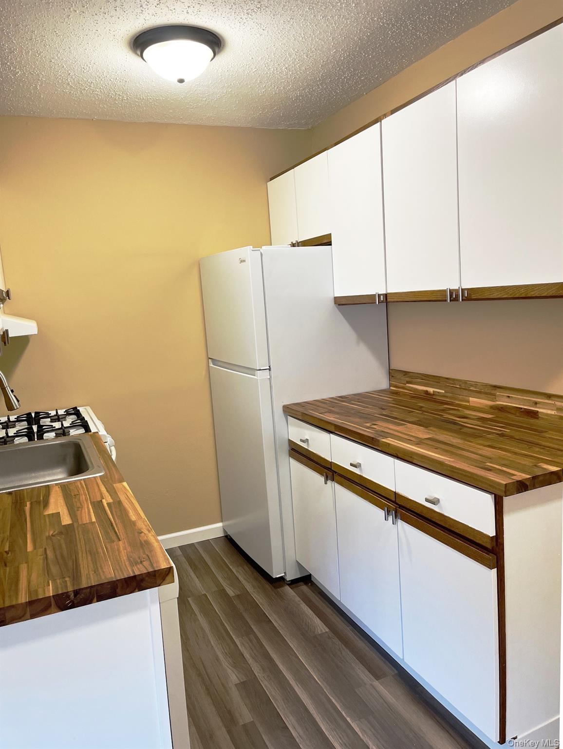 1403 Barclay Manor 14C