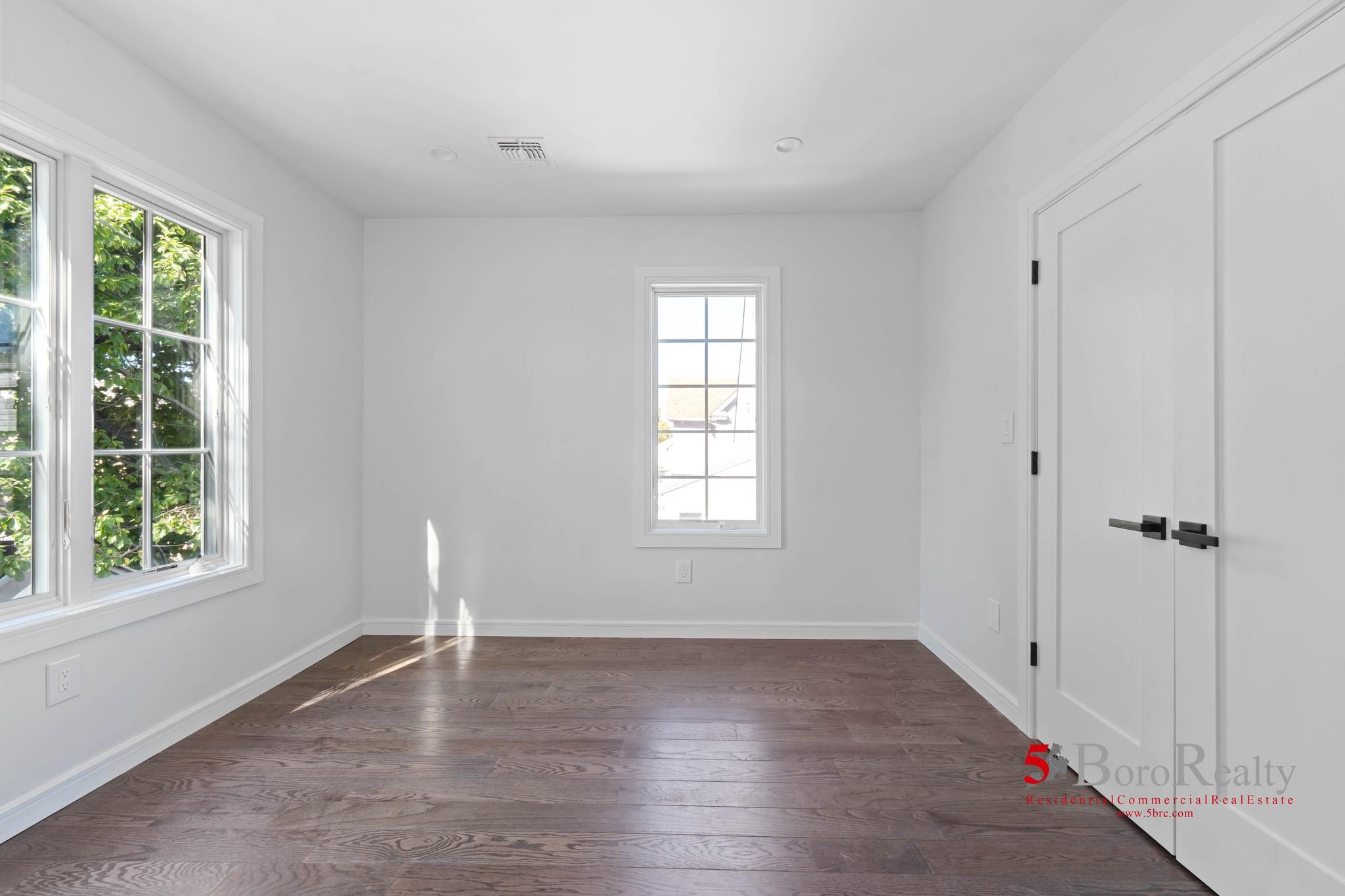 439 Bayview Avenue, Cedarhurst, New York image 21