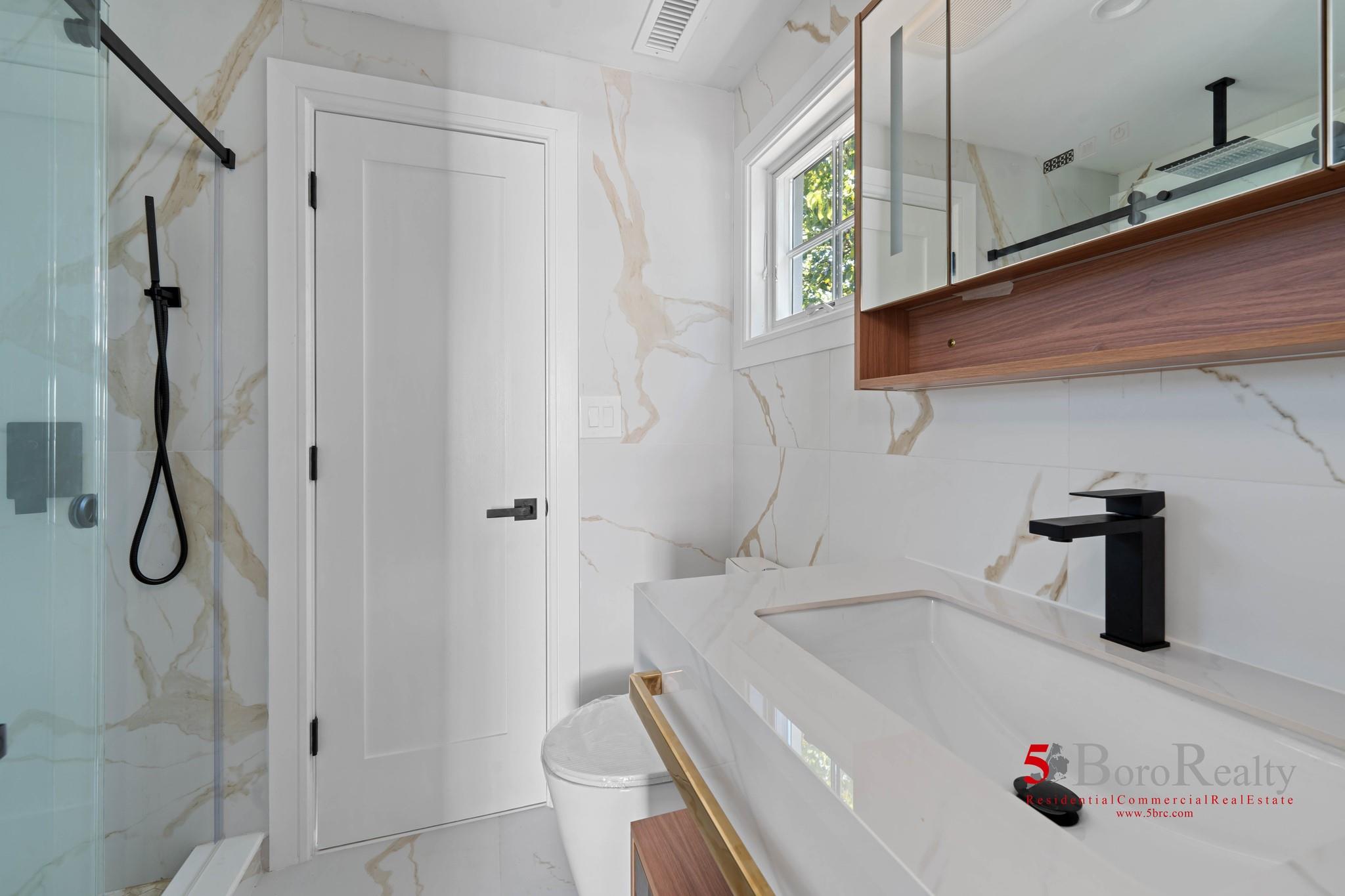 439 Bayview Avenue, Cedarhurst, New York image 33