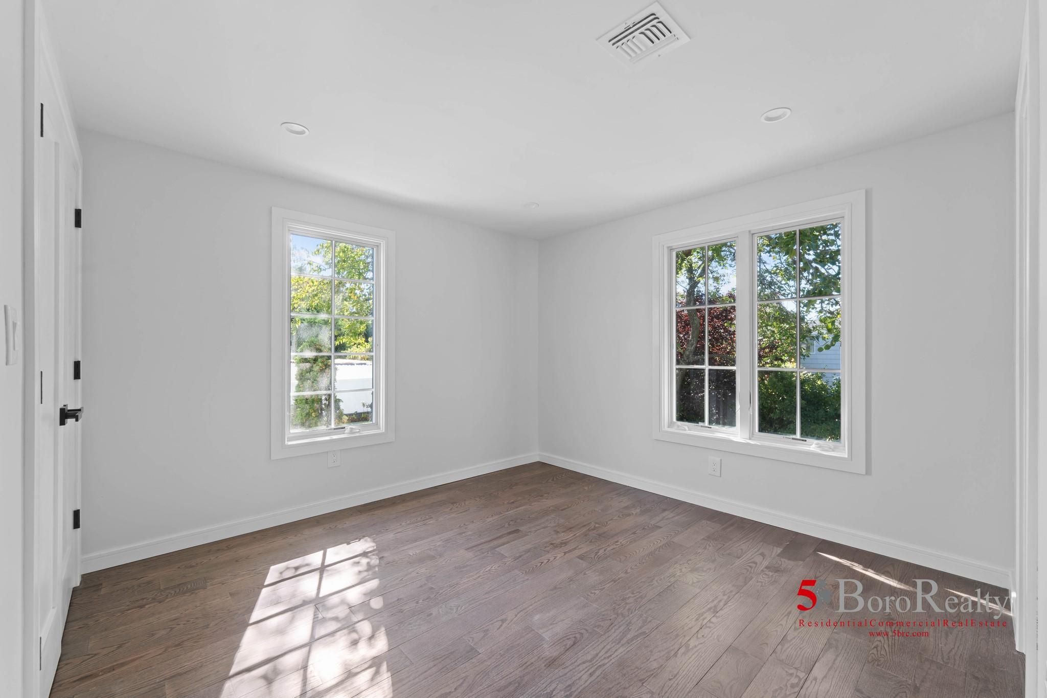 439 Bayview Avenue, Cedarhurst, New York image 18