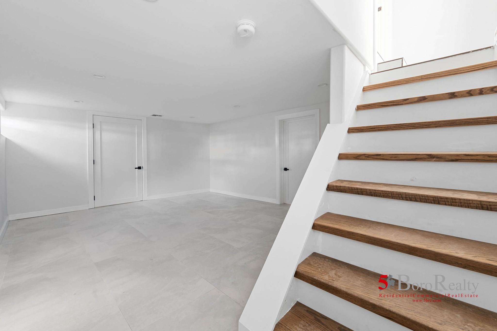 439 Bayview Avenue, Cedarhurst, New York image 26