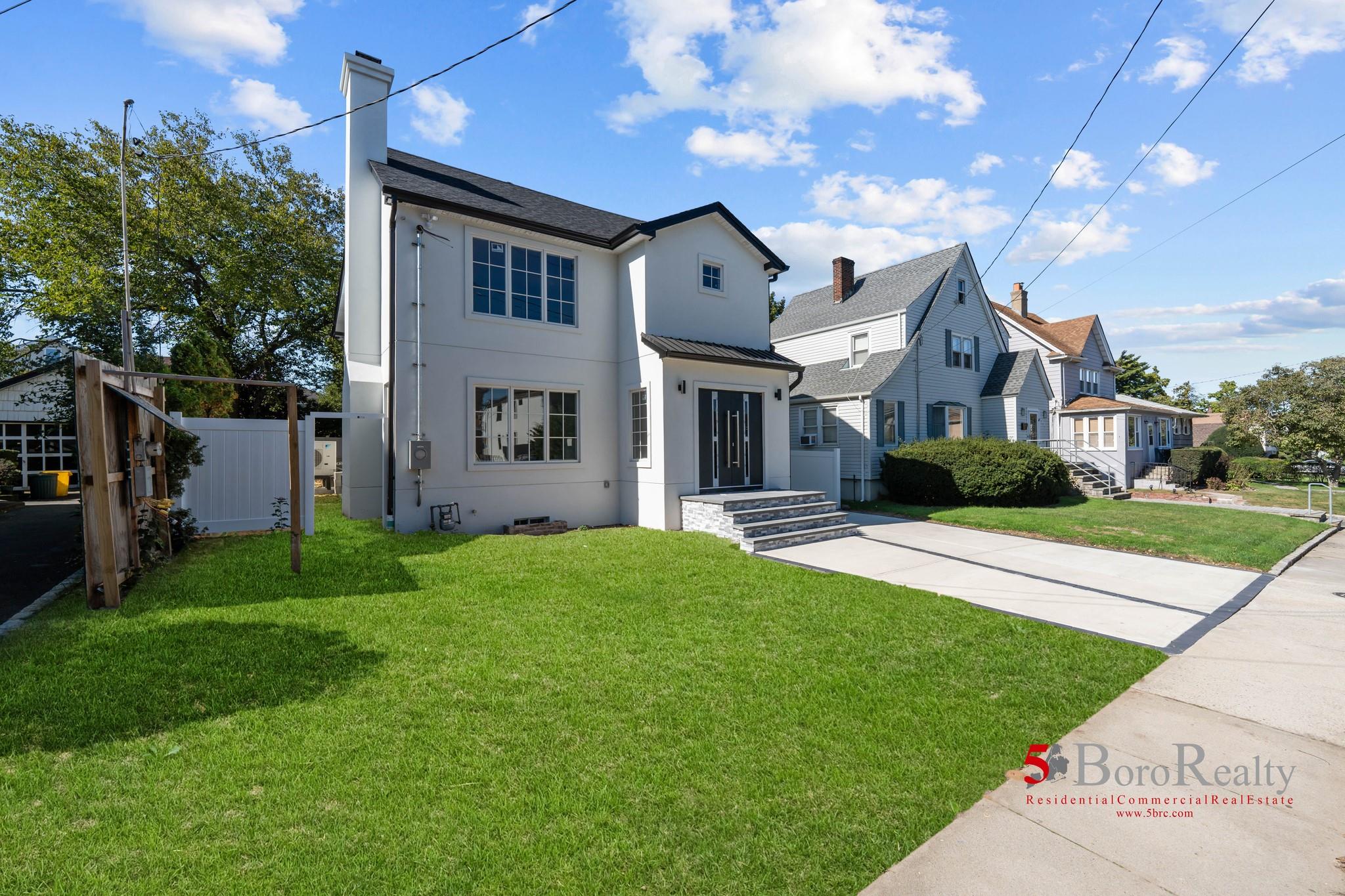 439 Bayview Avenue, Cedarhurst, New York image 35
