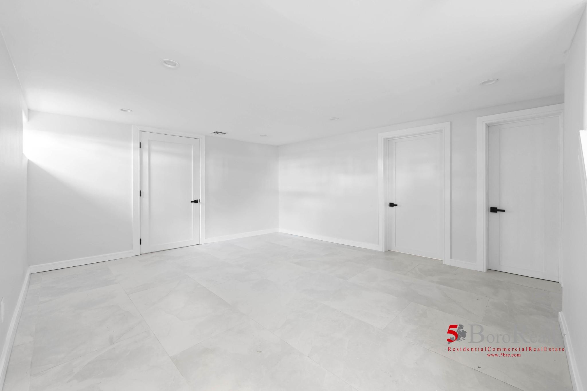 439 Bayview Avenue, Cedarhurst, New York image 24