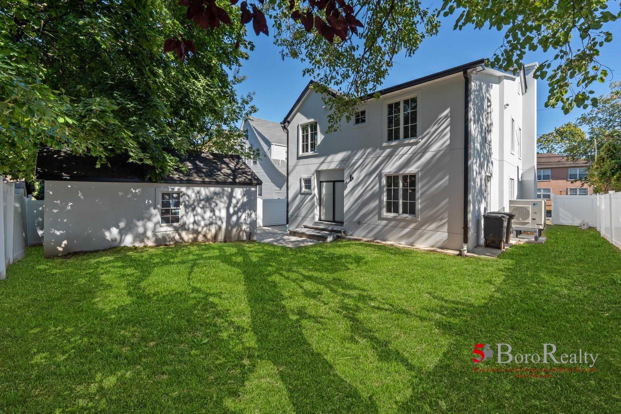 439 Bayview Avenue, Cedarhurst, New York image 38