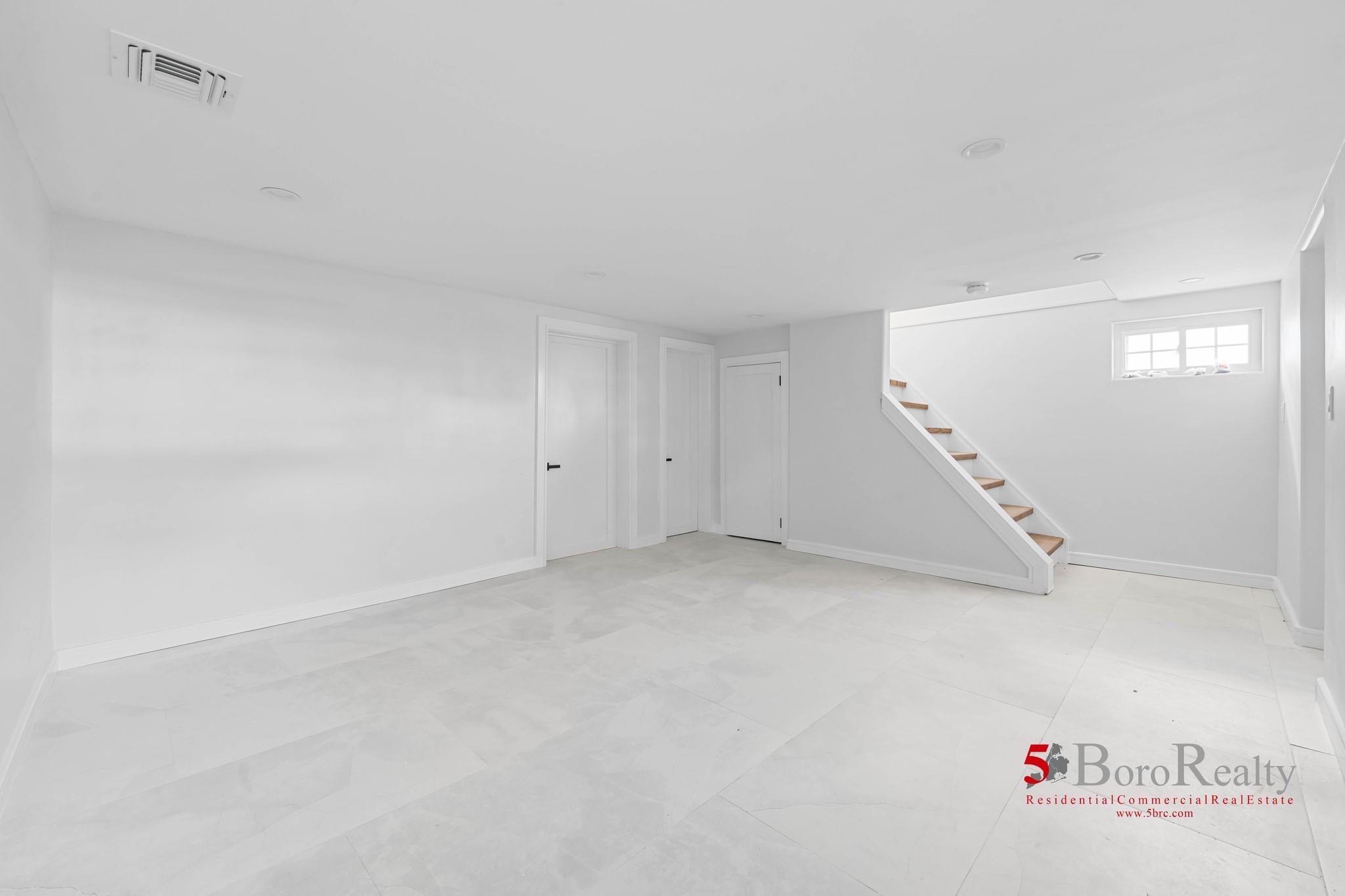 439 Bayview Avenue, Cedarhurst, New York image 25