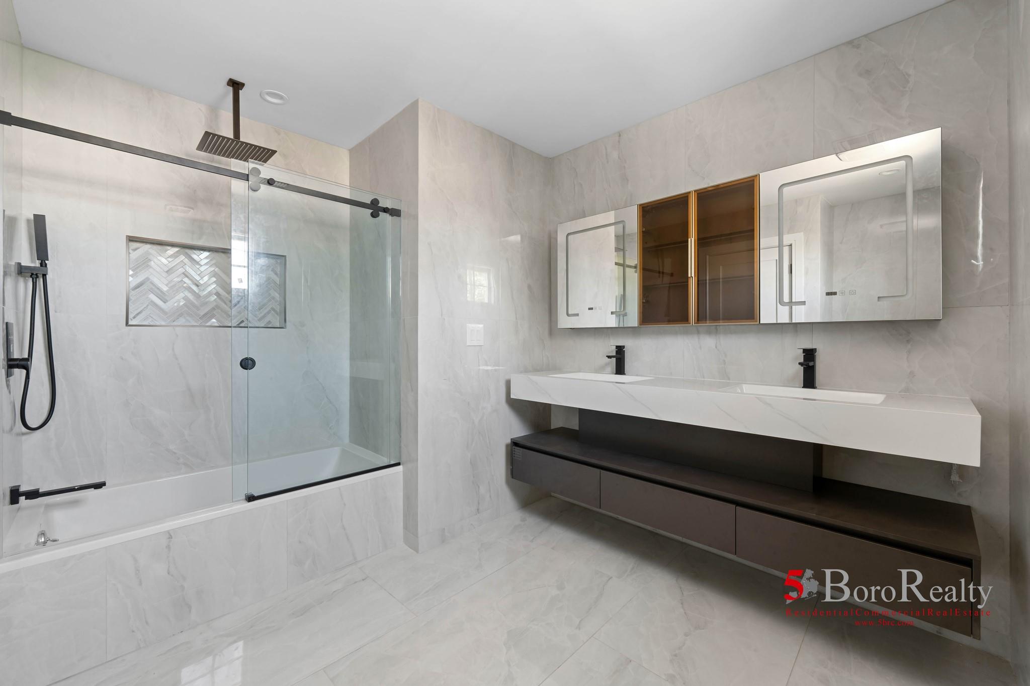 439 Bayview Avenue, Cedarhurst, New York image 28