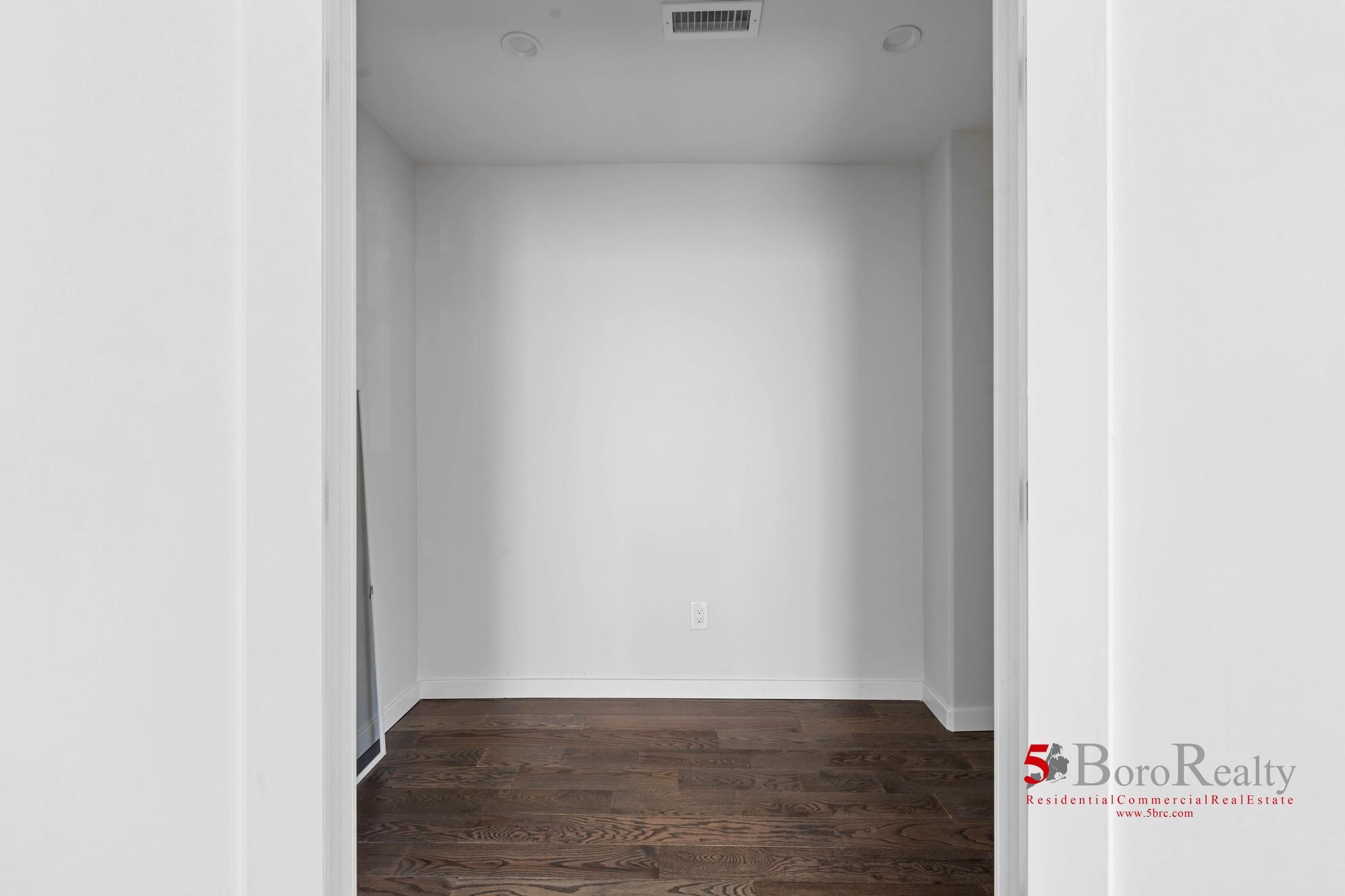 439 Bayview Avenue, Cedarhurst, New York image 14
