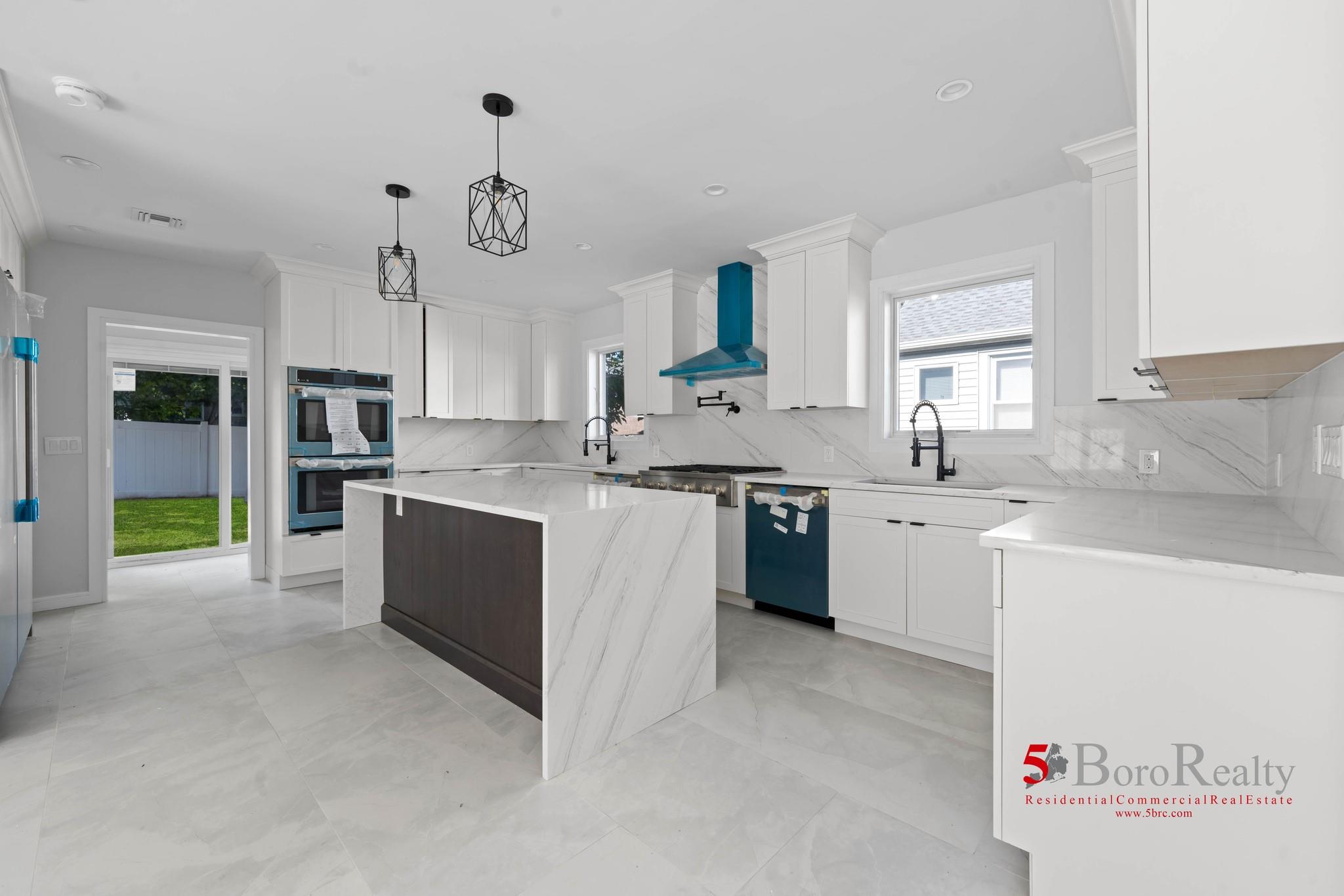 439 Bayview Avenue, Cedarhurst, New York image 7