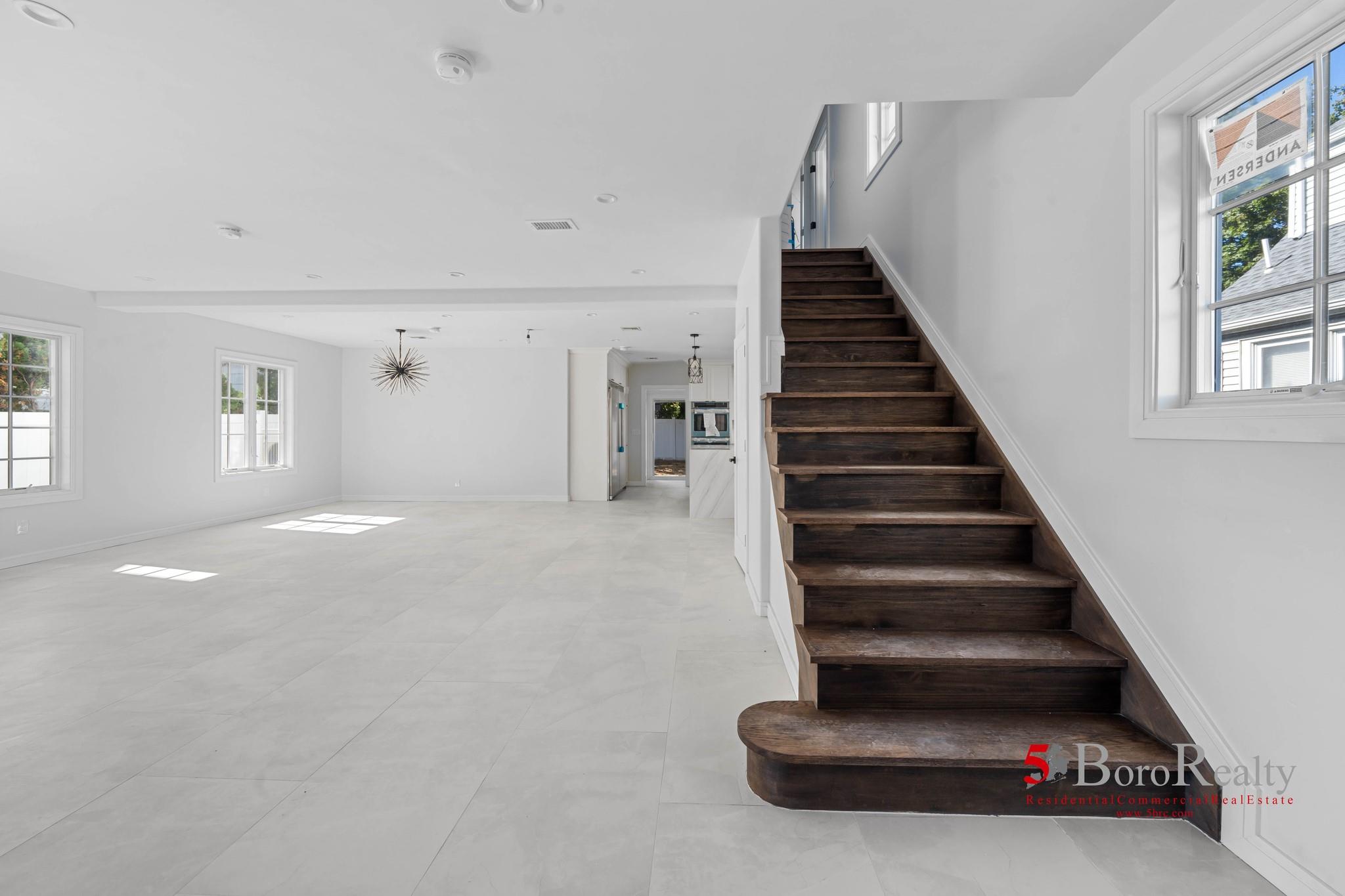439 Bayview Avenue, Cedarhurst, New York image 9