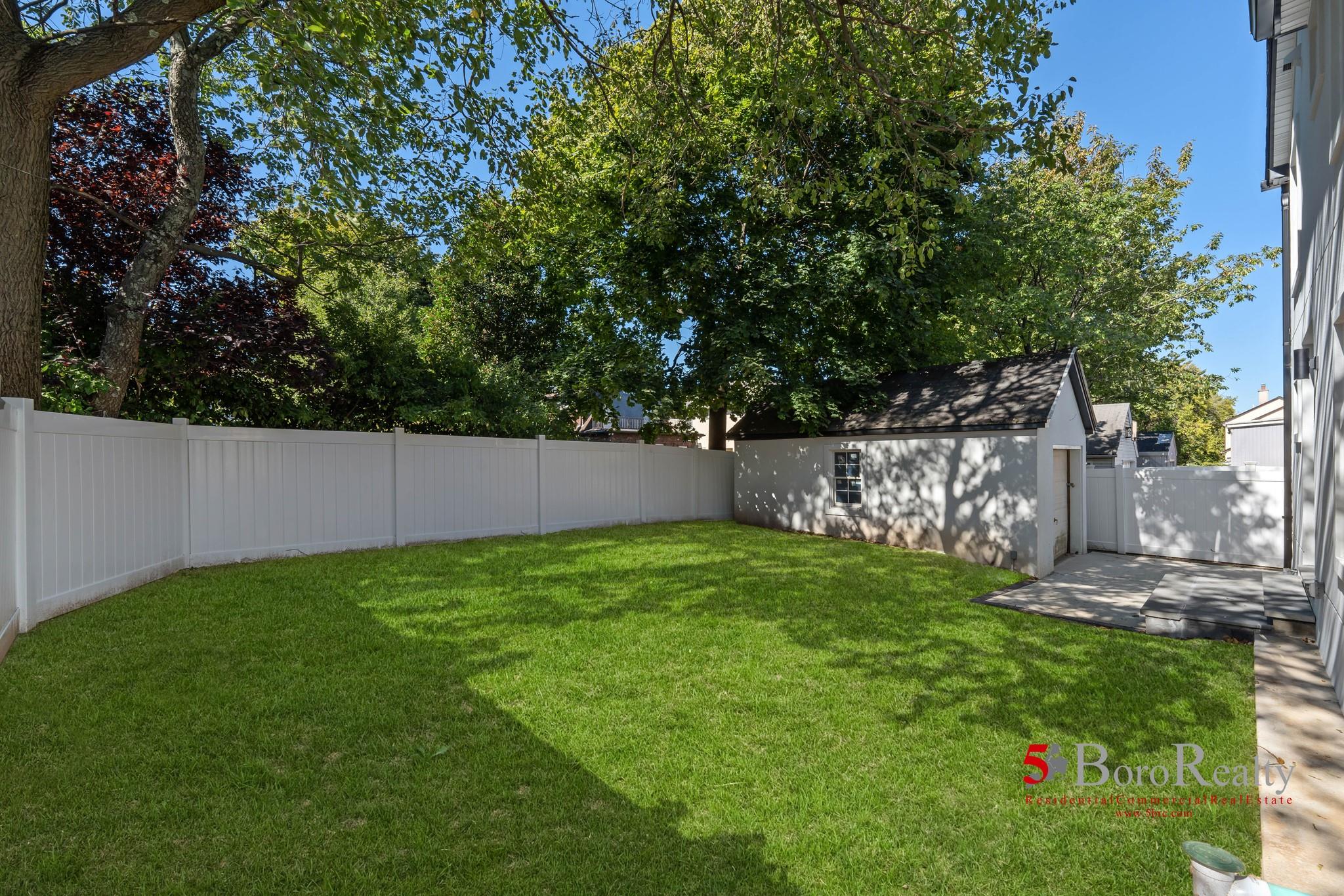 439 Bayview Avenue, Cedarhurst, New York image 37