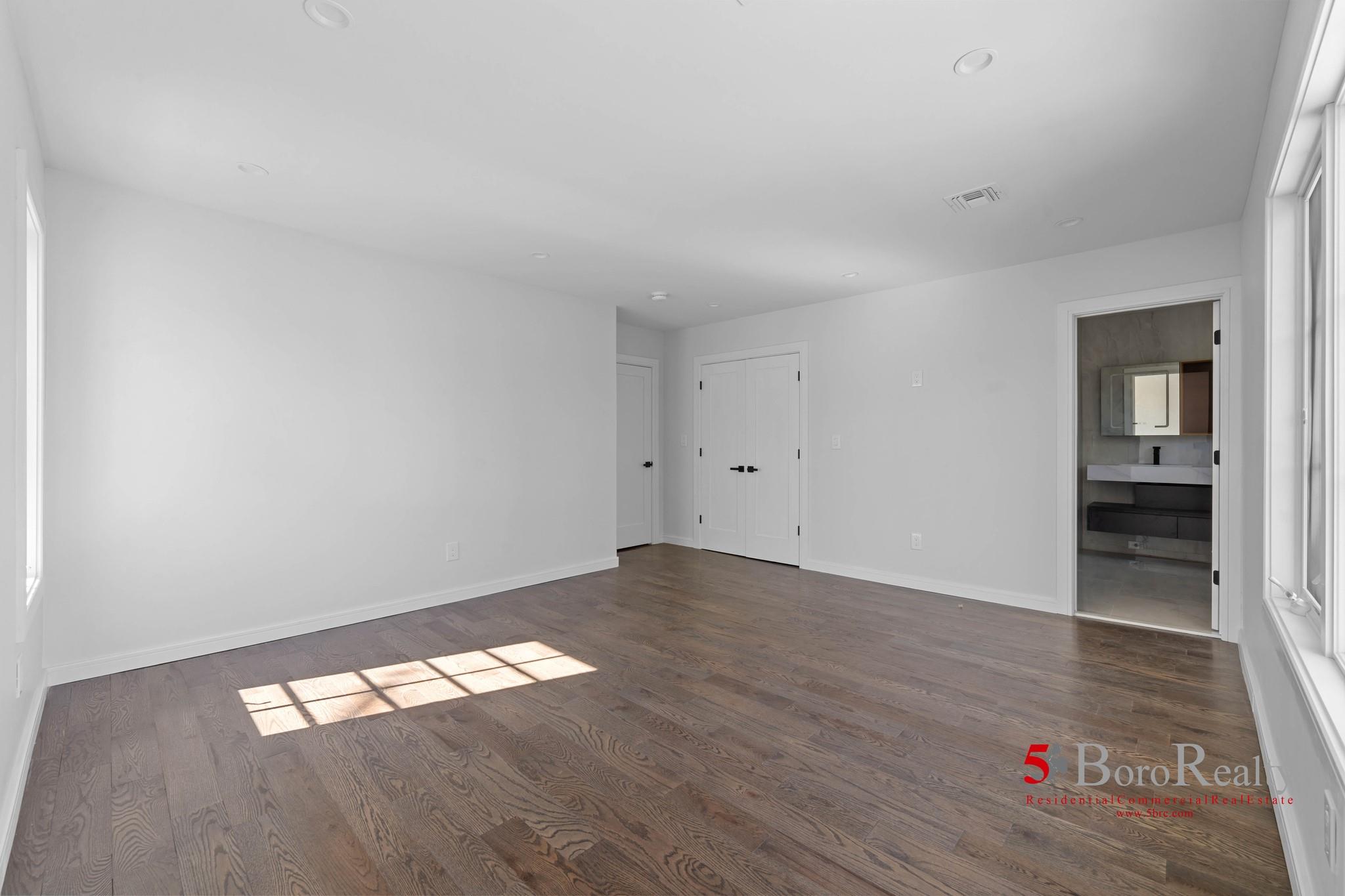 439 Bayview Avenue, Cedarhurst, New York image 11