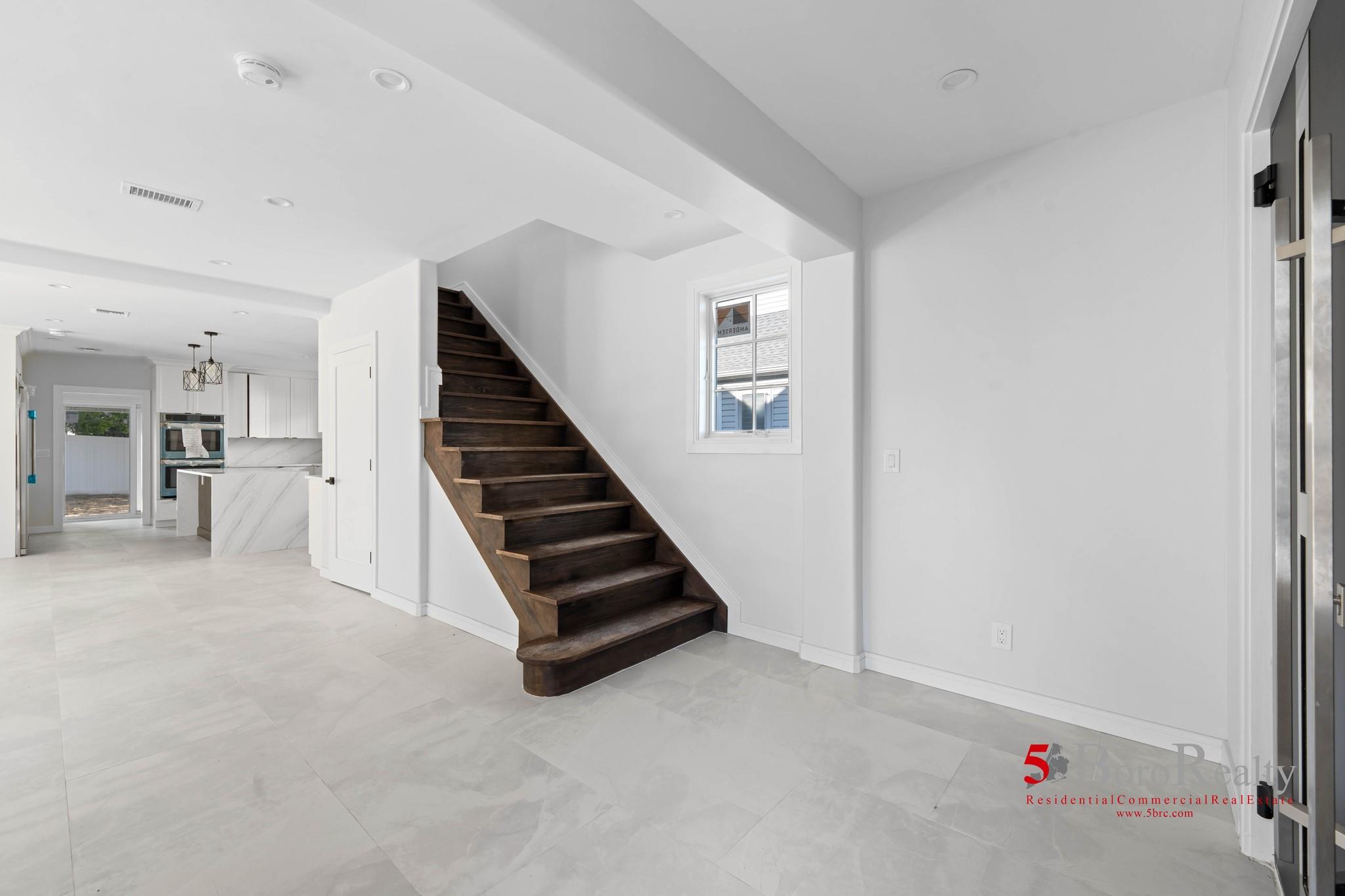 439 Bayview Avenue, Cedarhurst, New York image 8