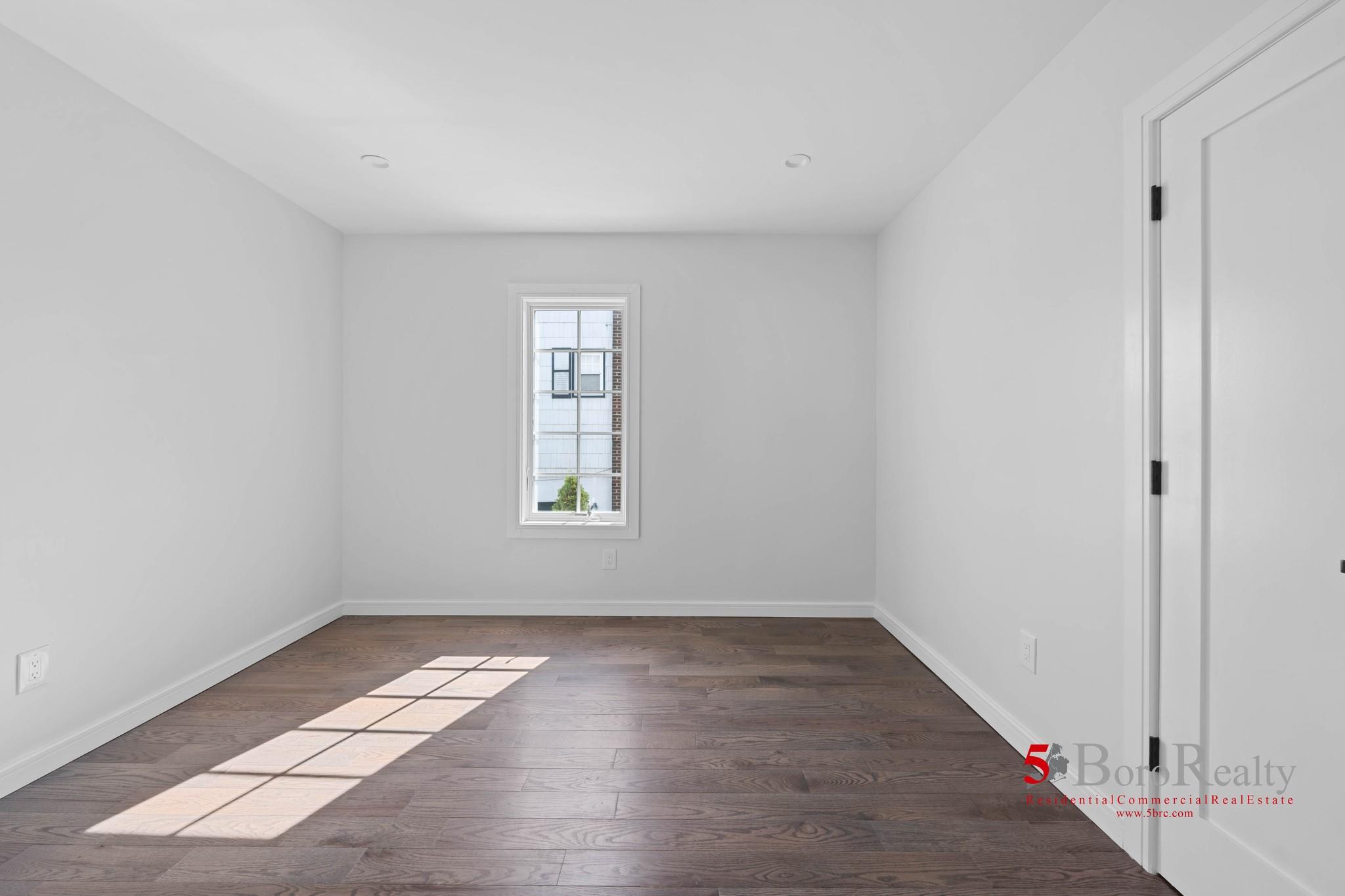 439 Bayview Avenue, Cedarhurst, New York image 16