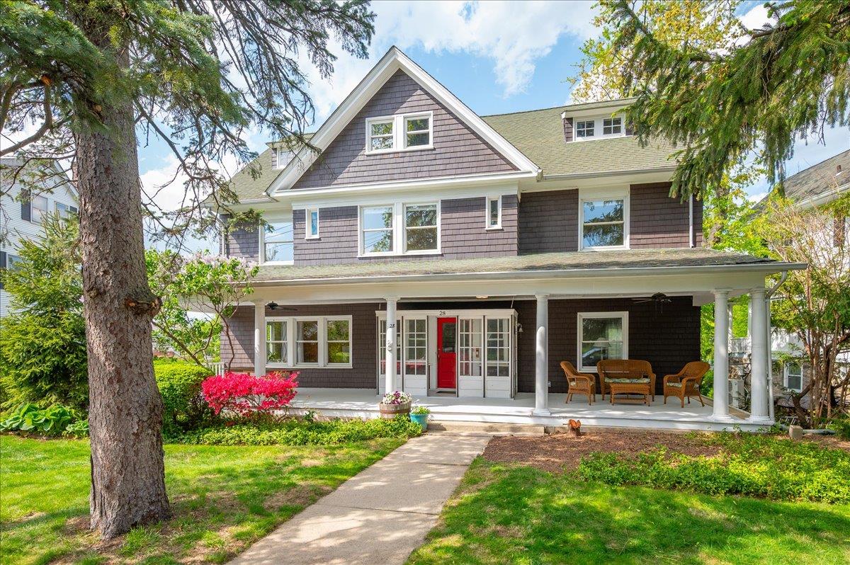28 N Farragut Circle, New Rochelle, Florida image 1