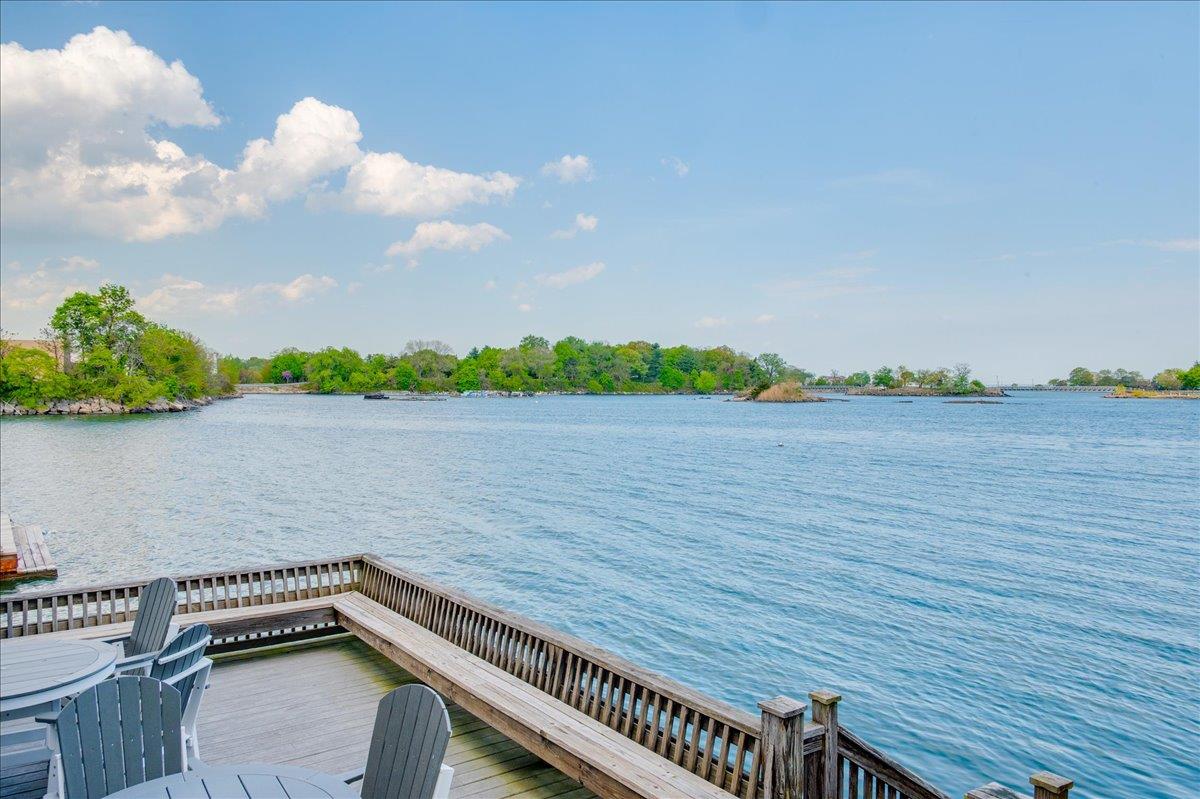 28 N Farragut Circle, New Rochelle, Florida image 32