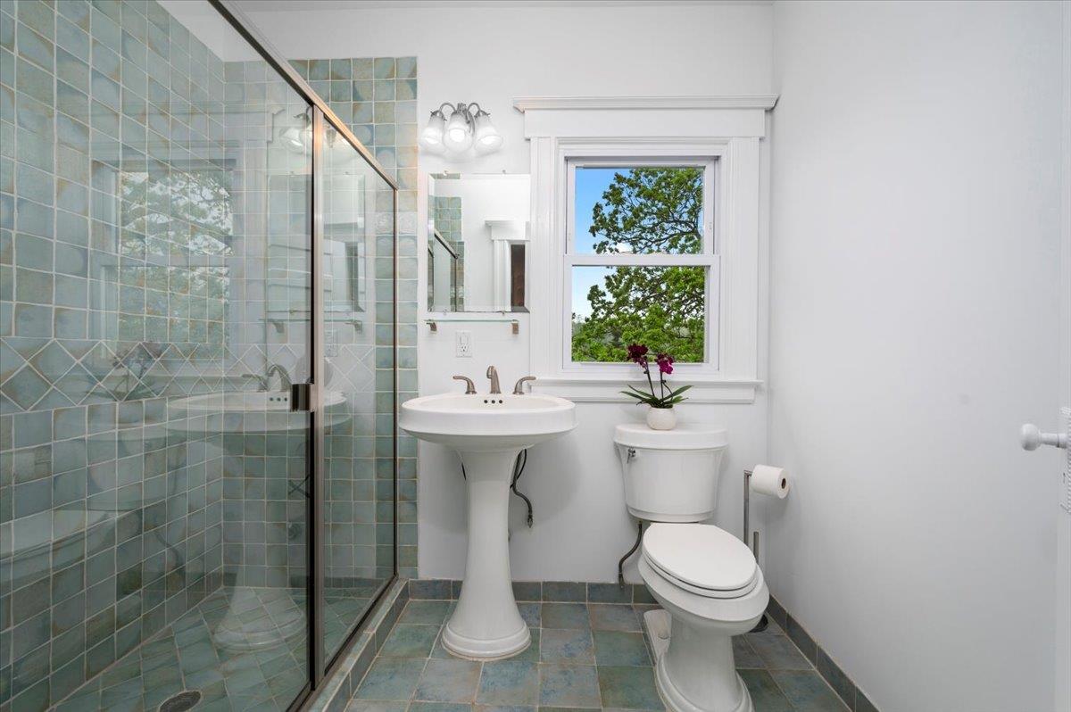 28 N Farragut Circle, New Rochelle, Florida image 15