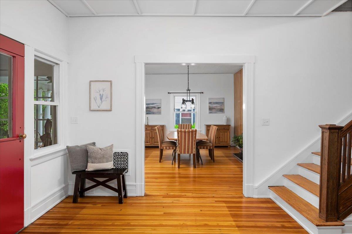 28 N Farragut Circle, New Rochelle, Florida image 2
