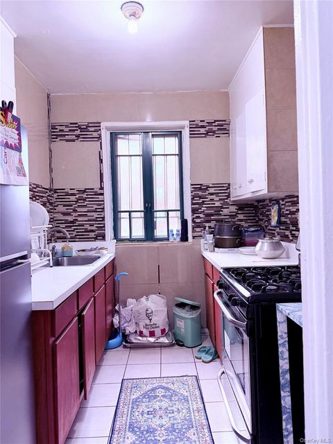 Condo For Sale - 2053 Mcgraw Avenue #4E<br/> Bronx County, Bronx, NY 10462