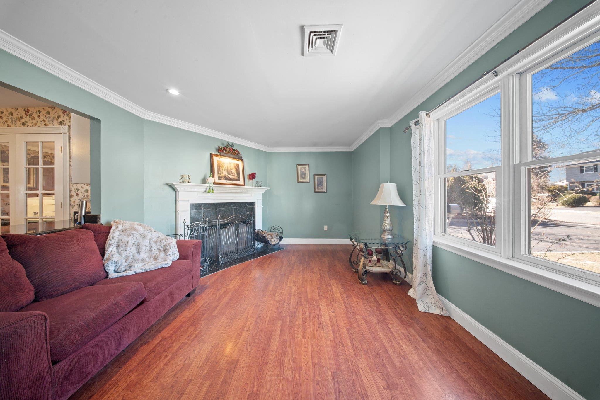 39 Penny Street, West Islip, New York image 7