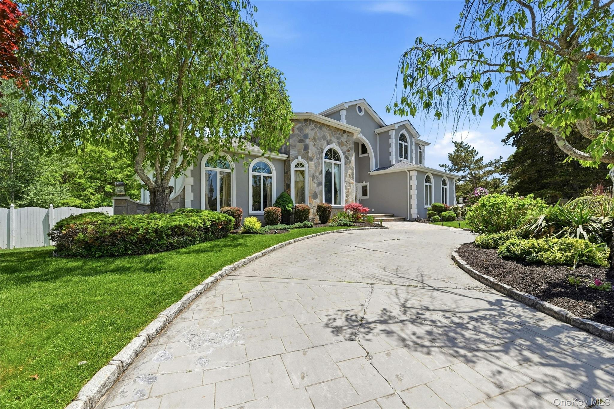 12 Phillips Lane