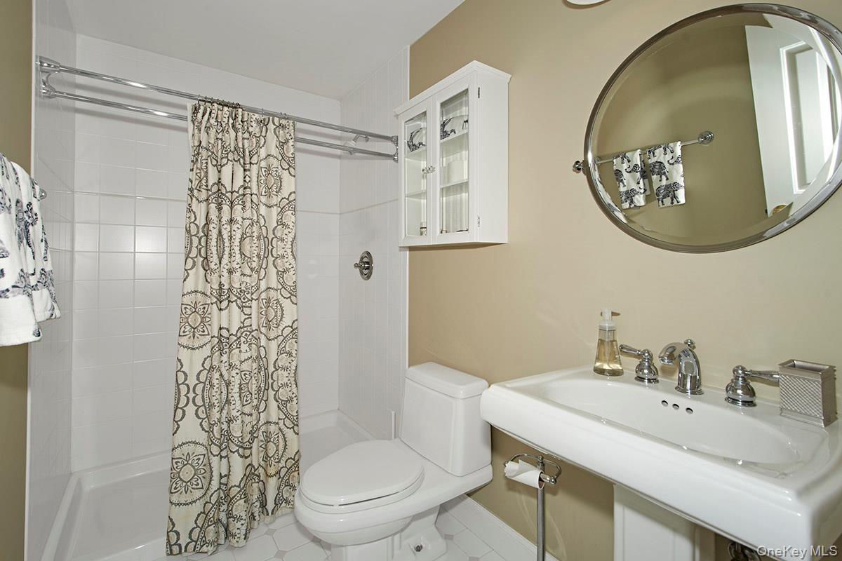 Brewster, New York 10509, United States, 5 Bedrooms Bedrooms, ,6 BathroomsBathrooms,Residential,Pending,199616