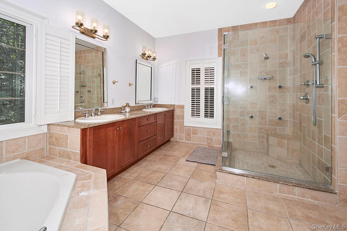 Brewster, New York 10509, United States, 5 Bedrooms Bedrooms, ,6 BathroomsBathrooms,Residential,Pending,199616