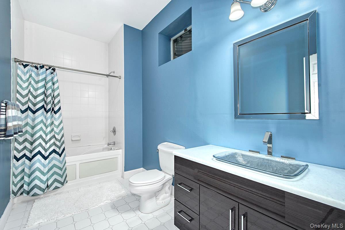 Brewster, New York 10509, United States, 5 Bedrooms Bedrooms, ,6 BathroomsBathrooms,Residential,Pending,199616