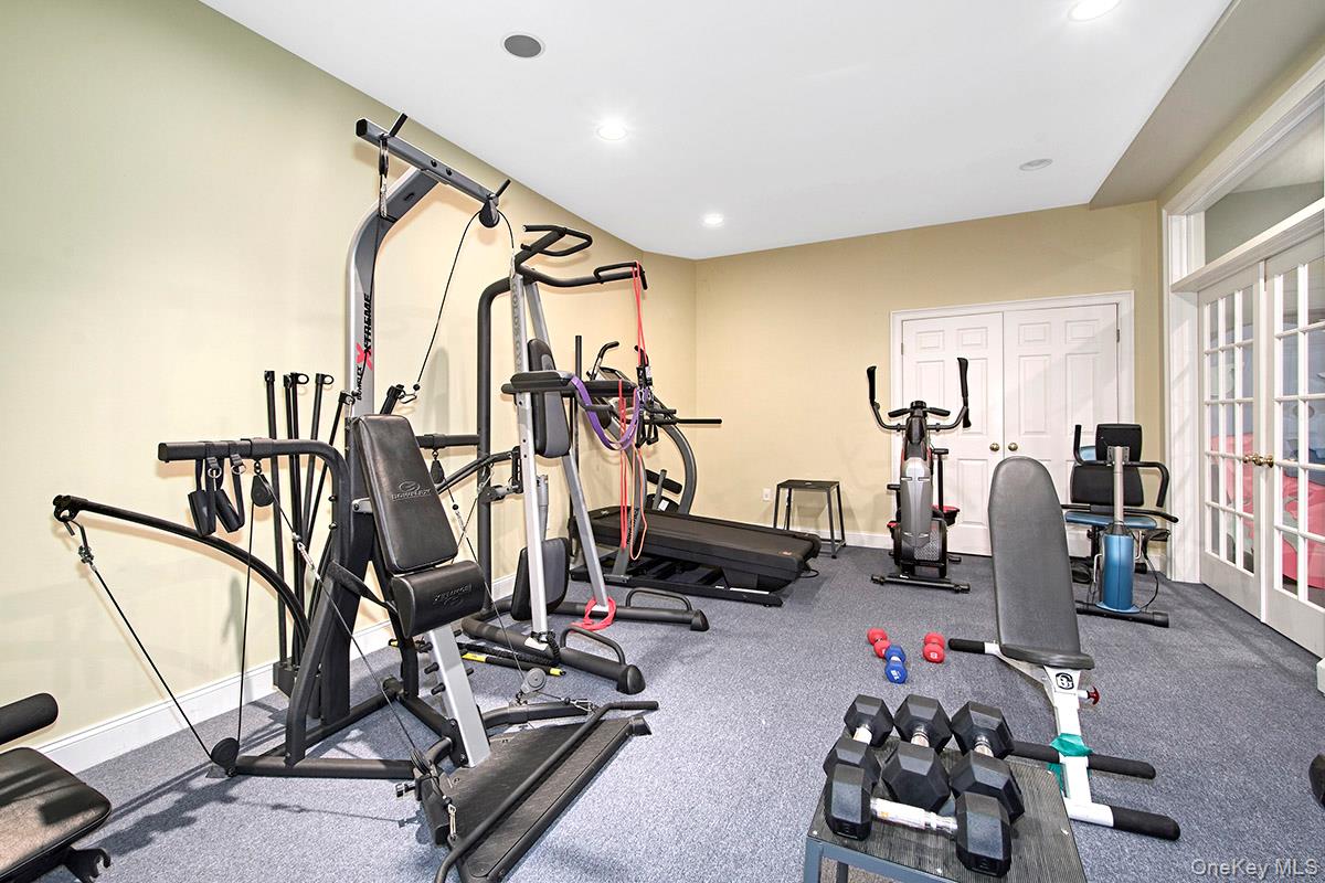 Brewster, New York 10509, United States, 5 Bedrooms Bedrooms, ,6 BathroomsBathrooms,Residential,Pending,199616