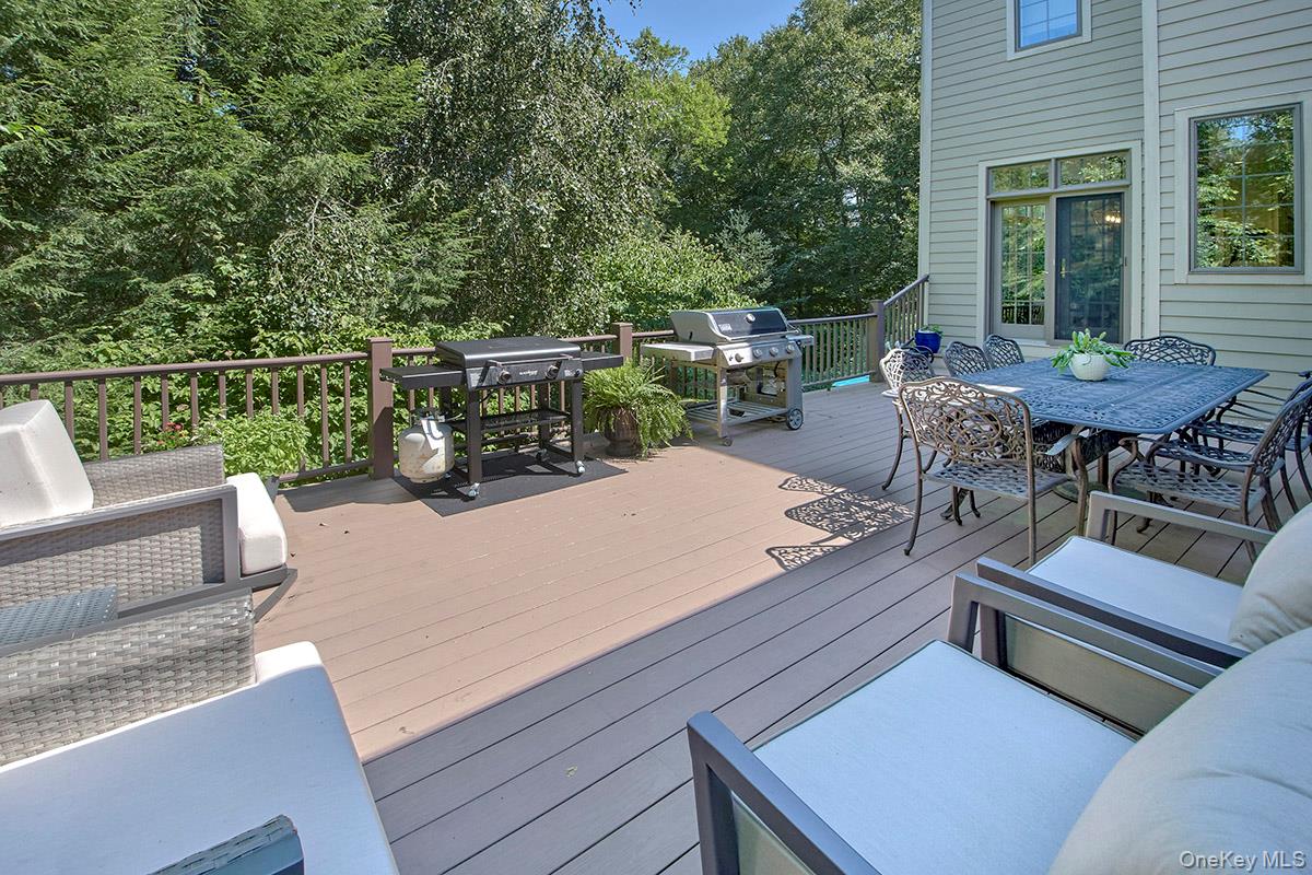 Brewster, New York 10509, United States, 5 Bedrooms Bedrooms, ,6 BathroomsBathrooms,Residential,Pending,199616