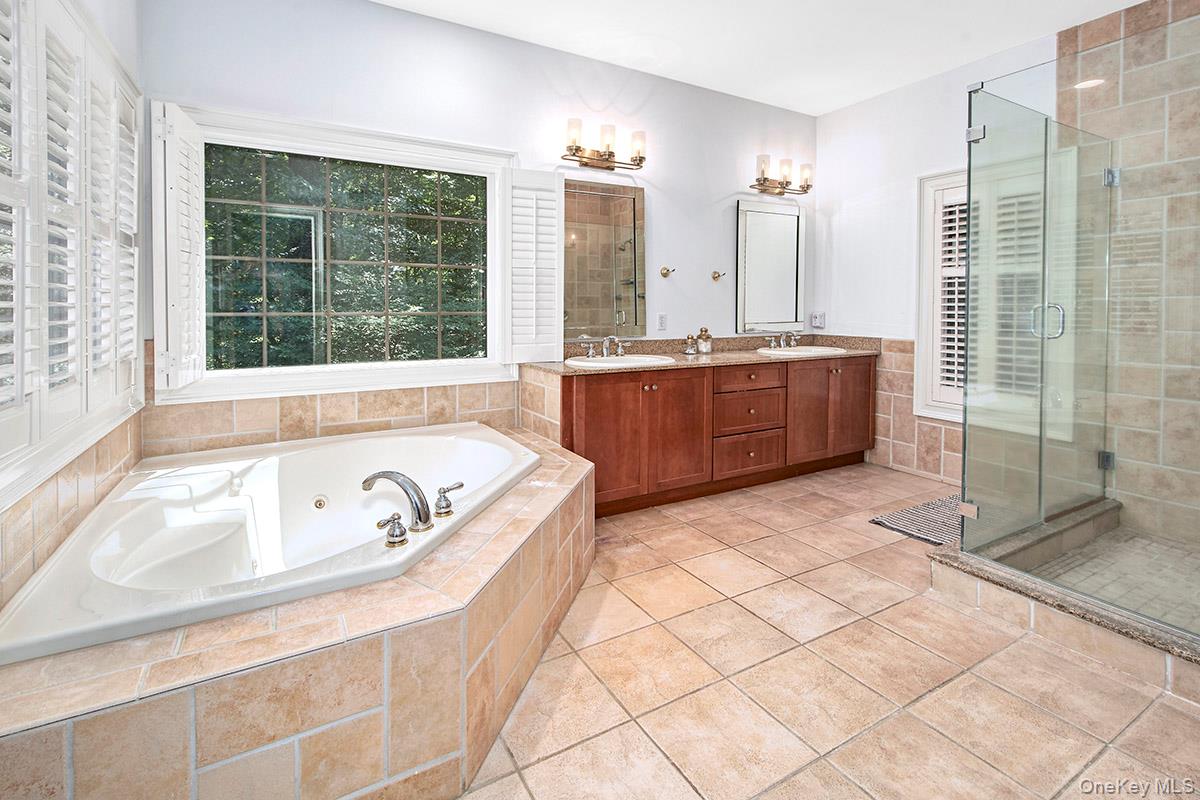 Brewster, New York 10509, United States, 5 Bedrooms Bedrooms, ,6 BathroomsBathrooms,Residential,Pending,199616