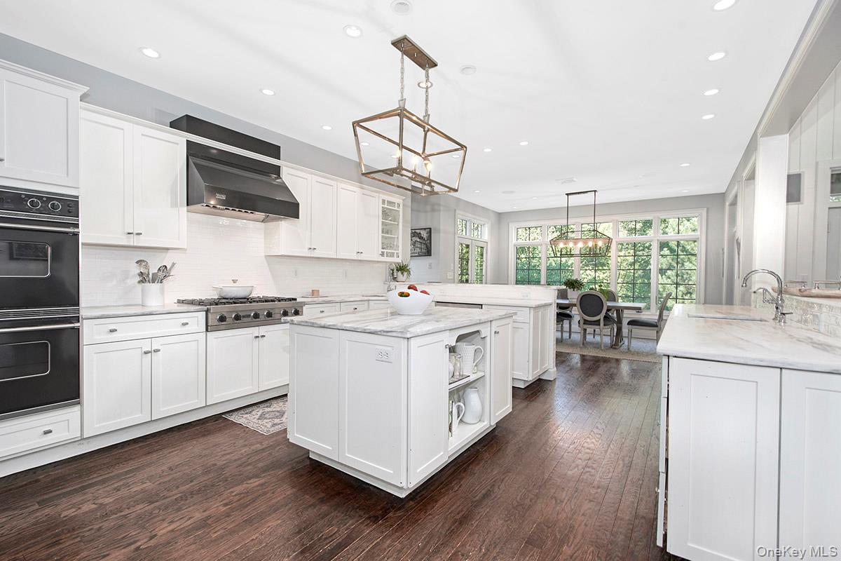 Brewster, New York 10509, United States, 5 Bedrooms Bedrooms, ,6 BathroomsBathrooms,Residential,Pending,199616