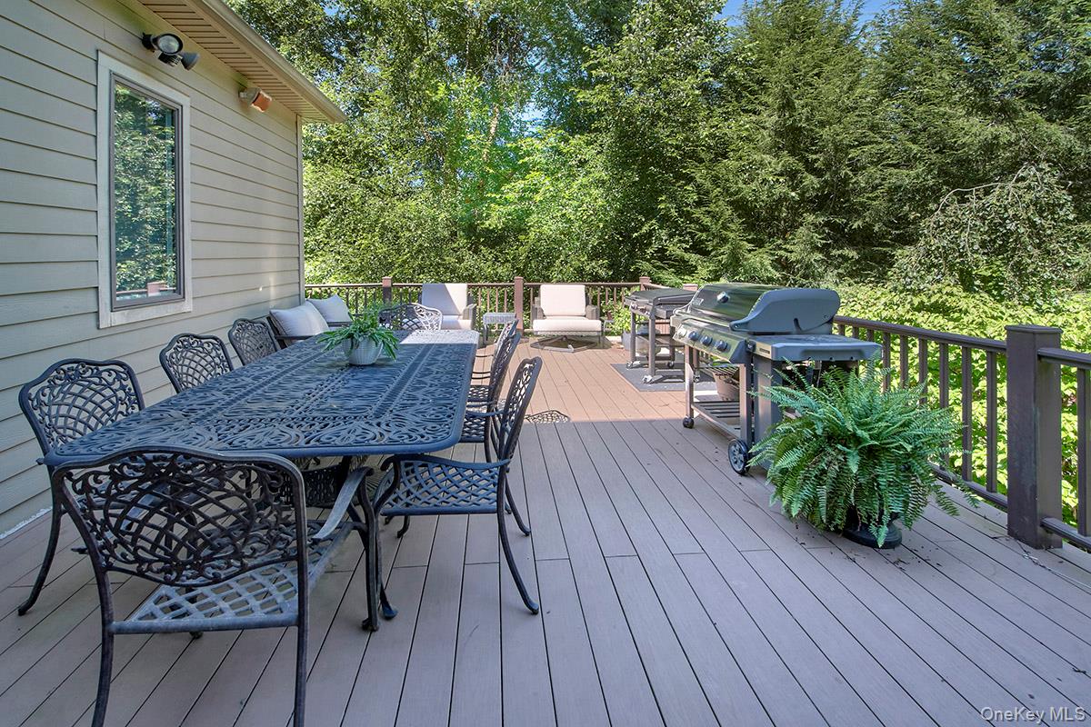 Brewster, New York 10509, United States, 5 Bedrooms Bedrooms, ,6 BathroomsBathrooms,Residential,Pending,199616