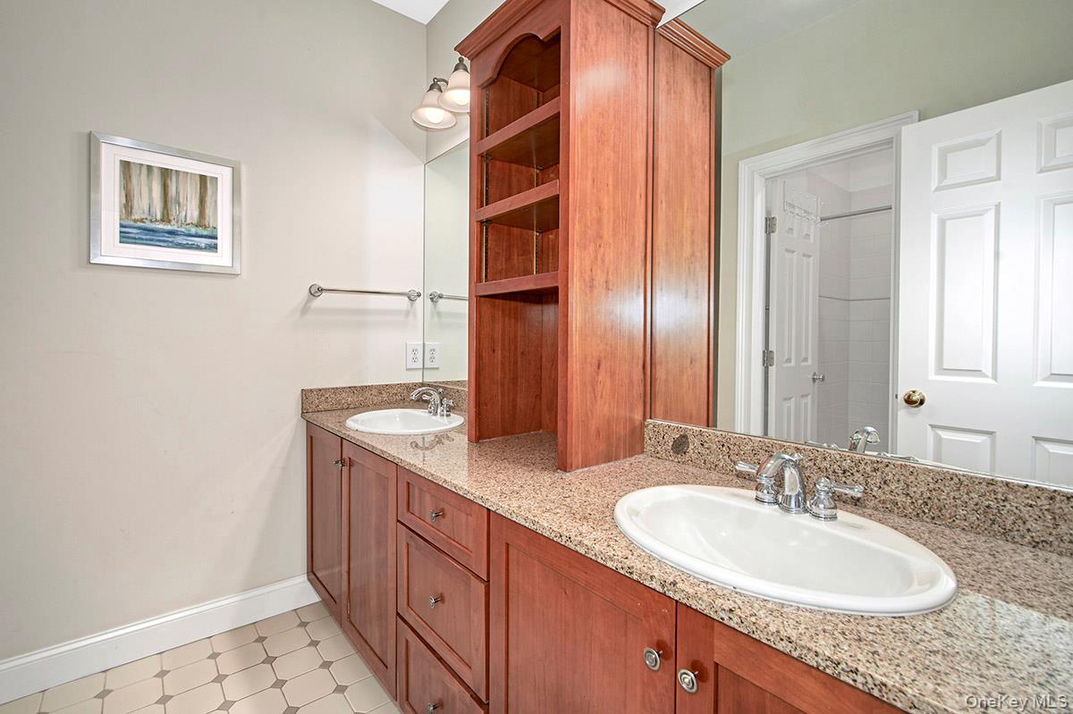 Brewster, New York 10509, United States, 5 Bedrooms Bedrooms, ,6 BathroomsBathrooms,Residential,Pending,199616