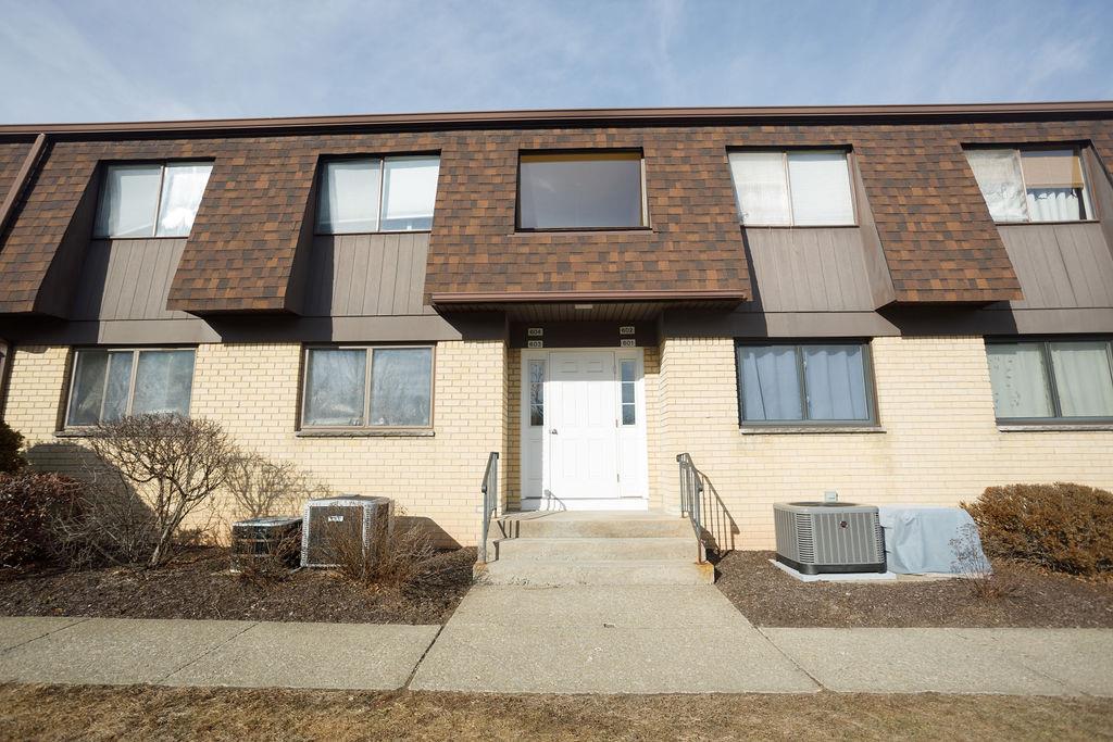 Rental Property at Cherry Hill Drive, Poughkeepsie, New York - Bedrooms: 2 
Bathrooms: 2 
Rooms: 6  - $2,300 MO.