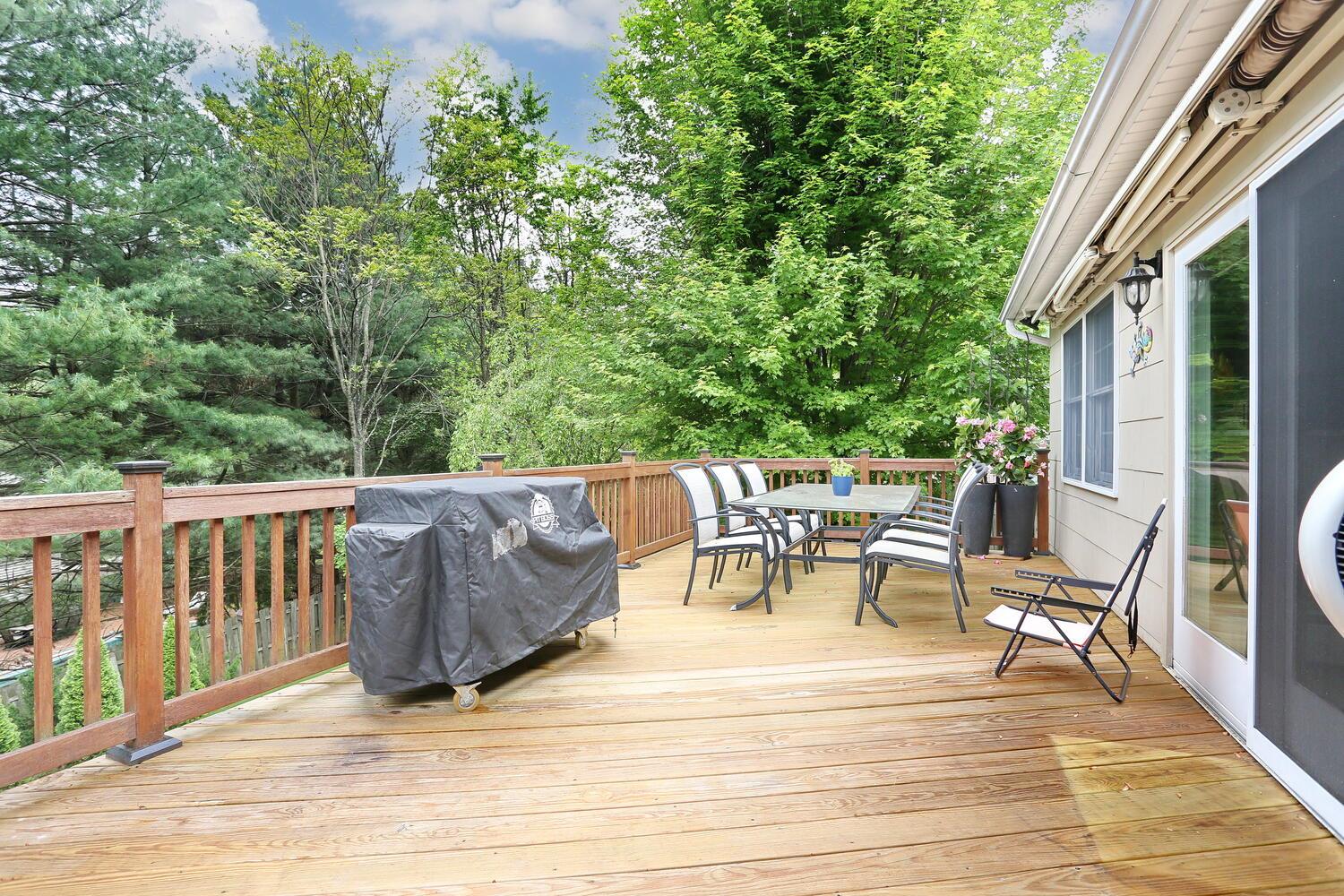 78 S Lilburn Drive, Garnerville, New York image 33