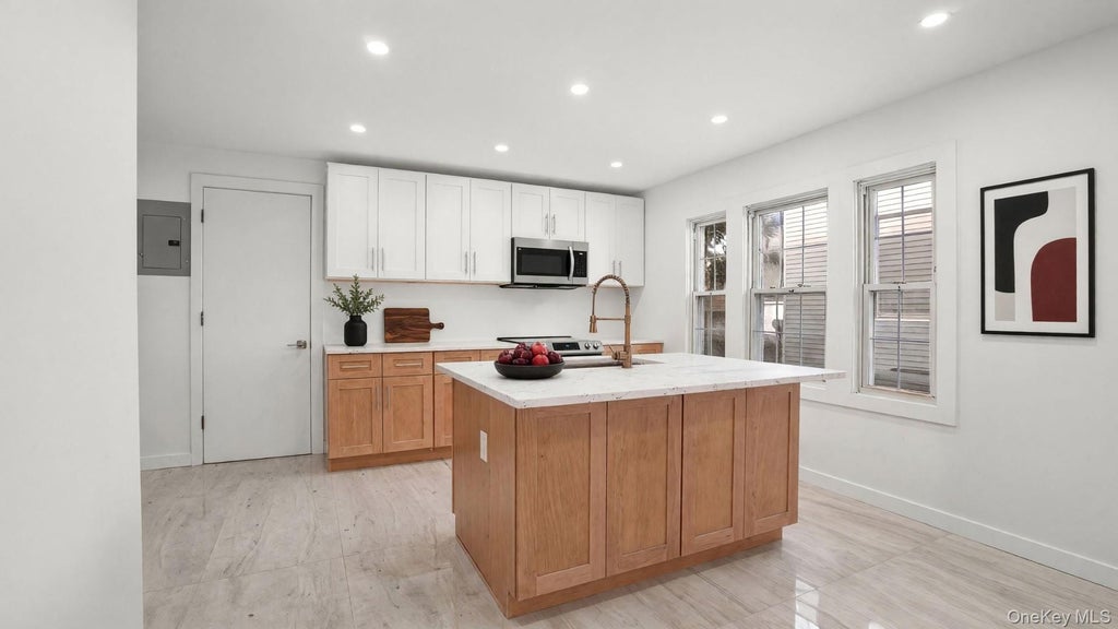 Photo of 219 E 238th Street, Bronx, NY 10470 (MLS # 1047147)