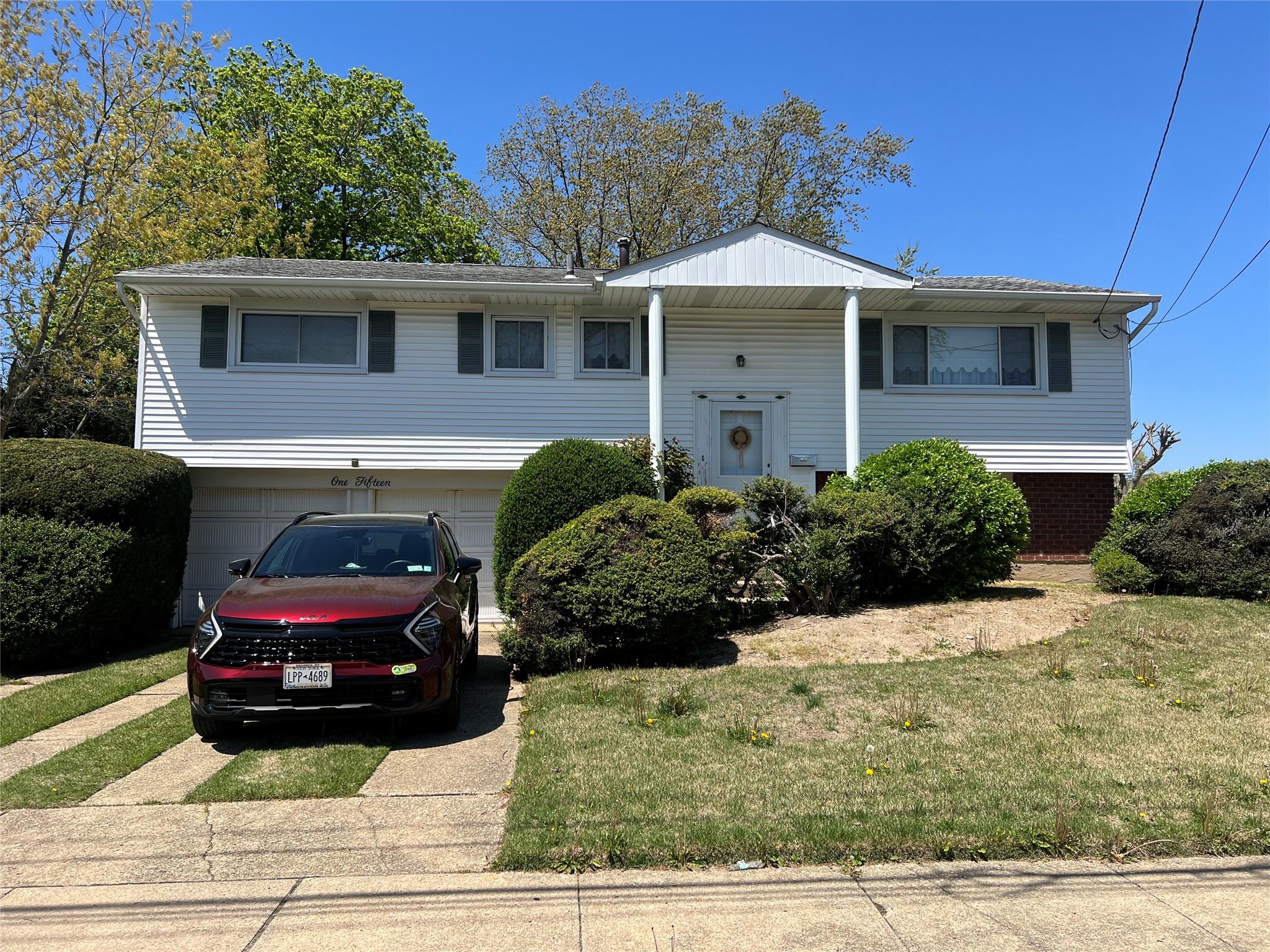 115 Old Country Road, Deer Park, New York image 1