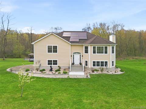 Homes For Sale - 199 Old Sylvan Lake Road<br/> Dutchess County, Hopewell Junction, NY 12533