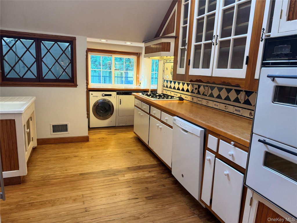 Photo of 80 15th Avenue, Sea Cliff, NY 11579 (MLS # 1068865)